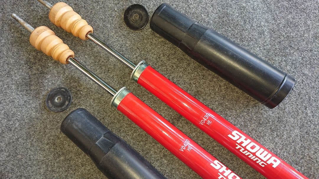 フィット GE8用 (リアのみ)SHOWA製ショックアブソーバー