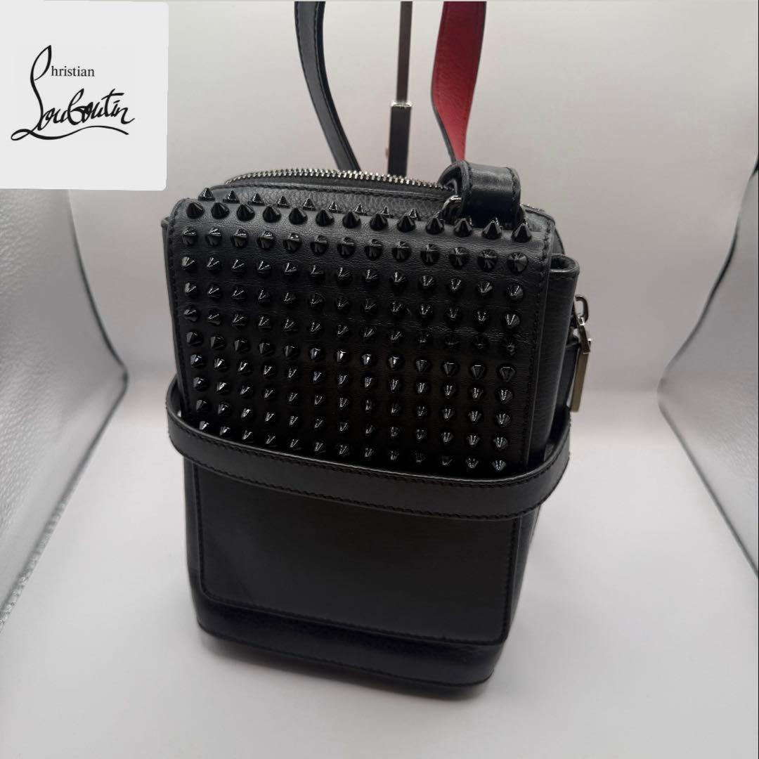 美品　クリスチャンルブタン ベンチリポーター レザー×スタッズ ショルダーバッグ