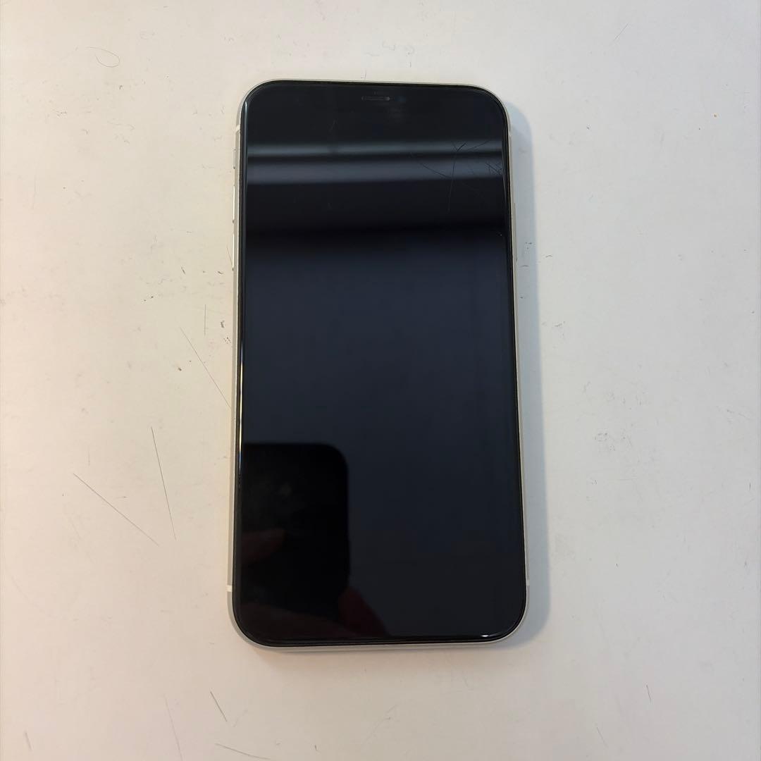 iPhone 11 ホワイト 本体 SIMフリー　64GB シャッター音なし