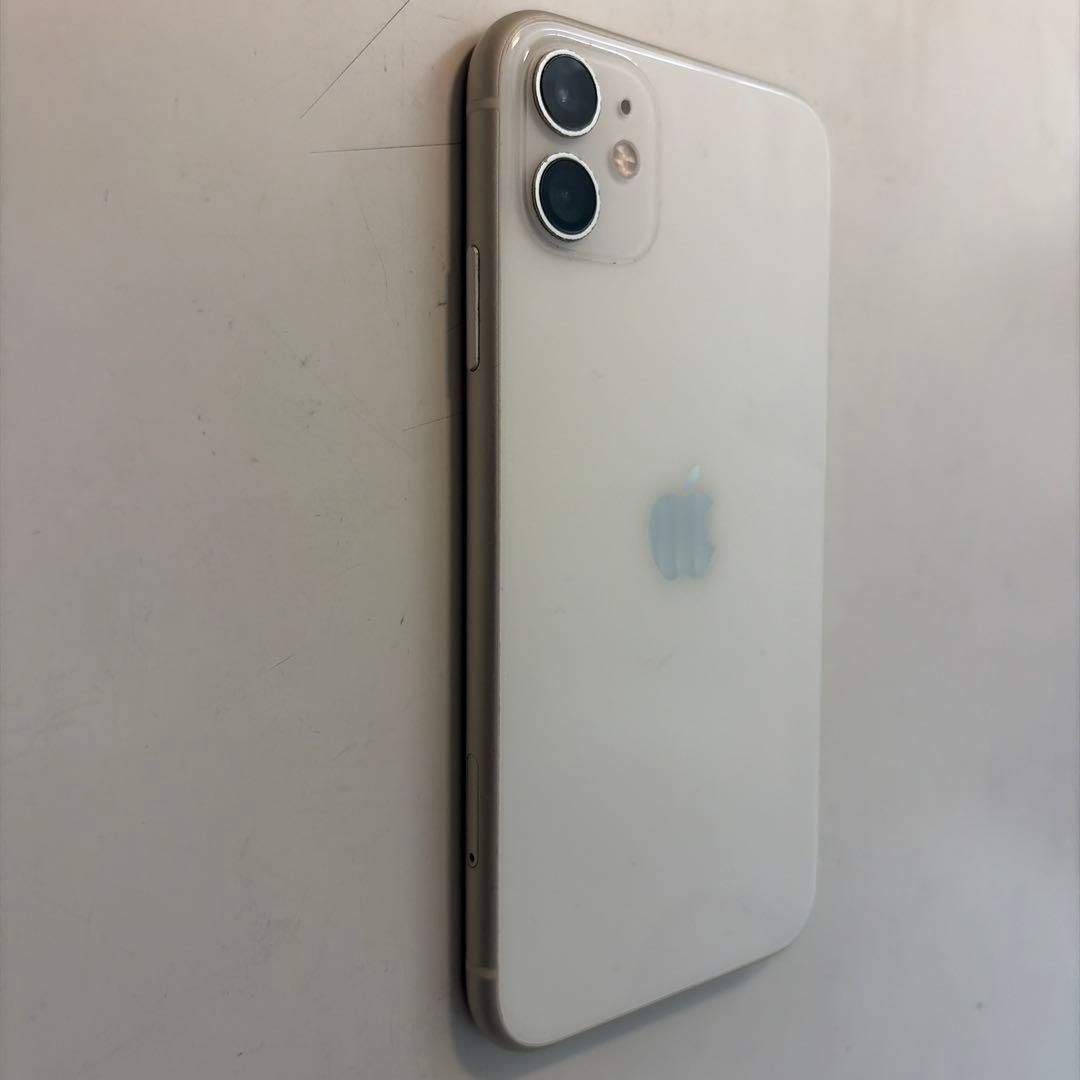 iPhone 11 ホワイト 本体 SIMフリー　64GB シャッター音なし