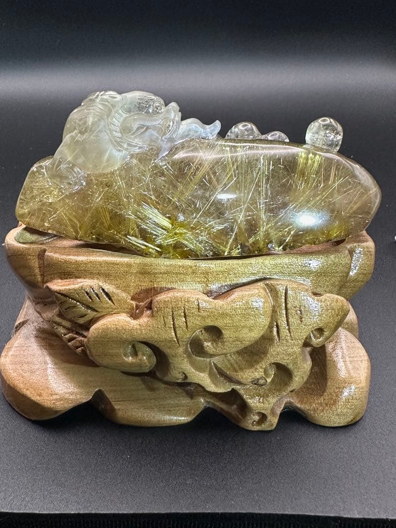 ゴールドルチル彫物（貔貅）台座つき！