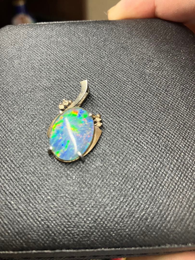 オパール ペンダントトップ(pt900刻印あり)