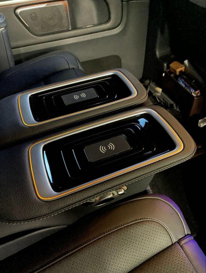 w447 BR447 プラチナスウィート置くだけ充電器　日本未発売　左右セット