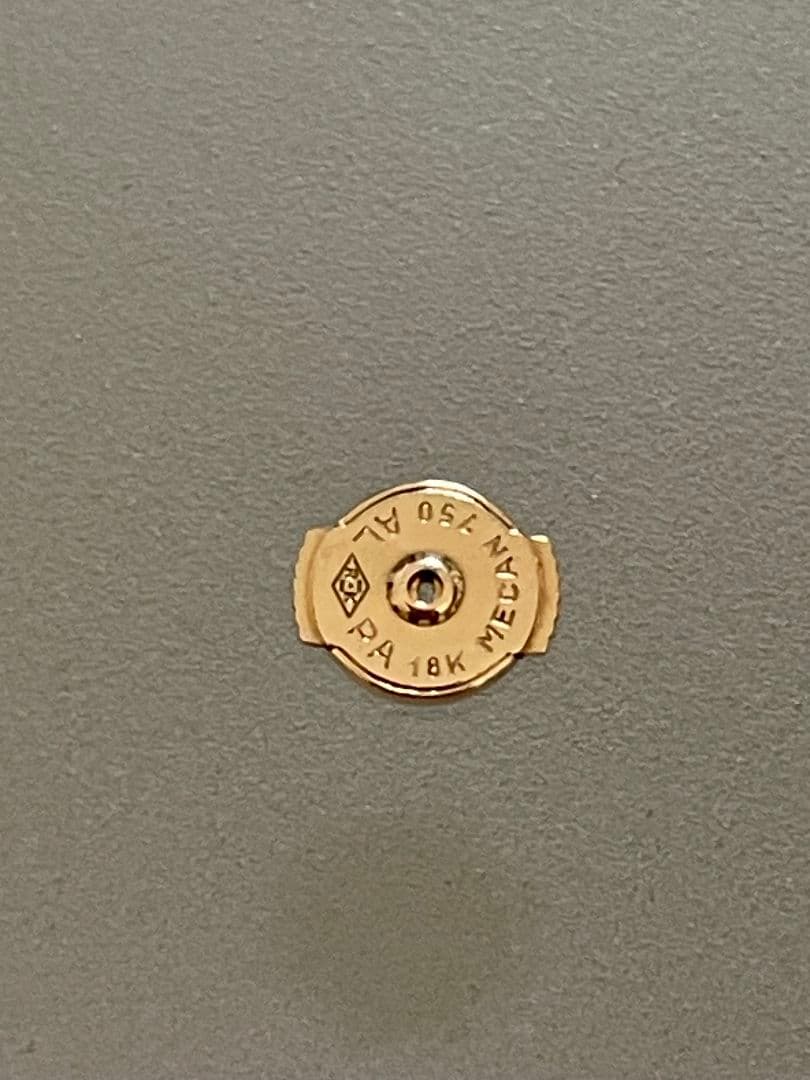 片耳　カルティエピアスキャッチのみ　イエローゴ－ルド750/18K刻印あり