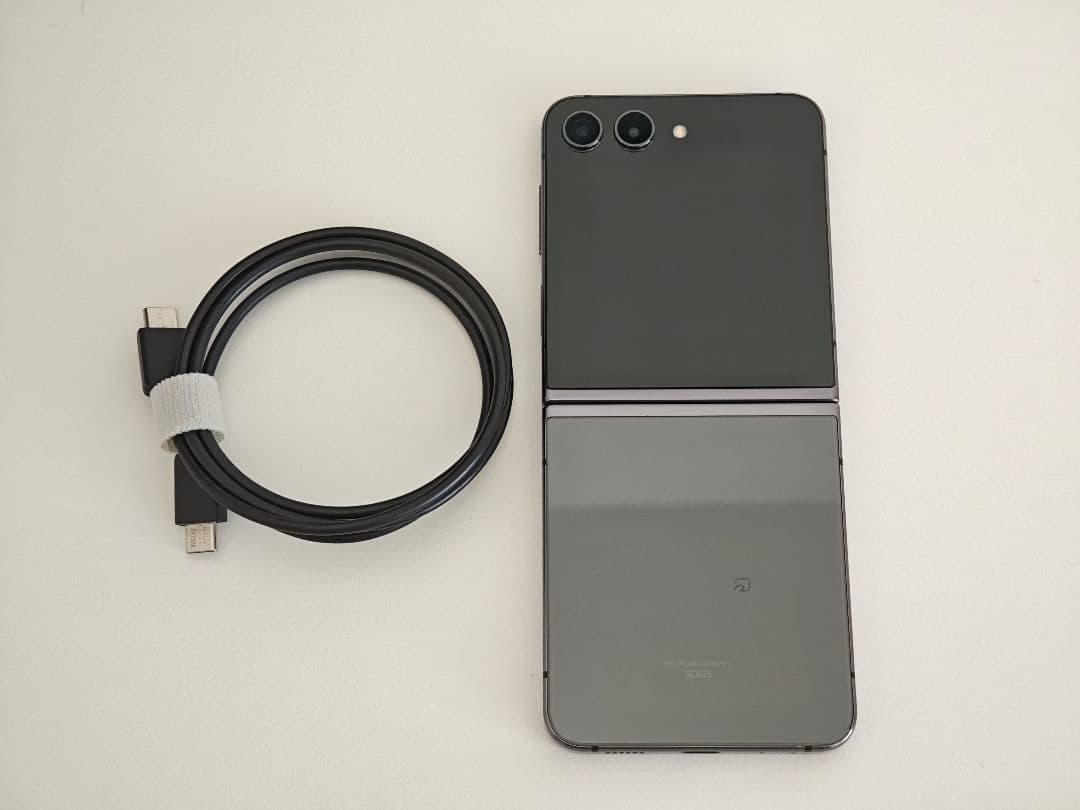 Galaxy Z Flip5 au版 256GB グラファイト SIMフリー