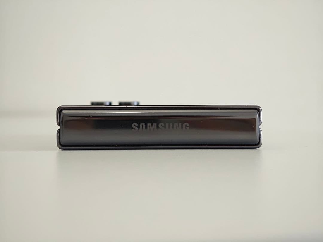 Galaxy Z Flip5 au版 256GB グラファイト SIMフリー