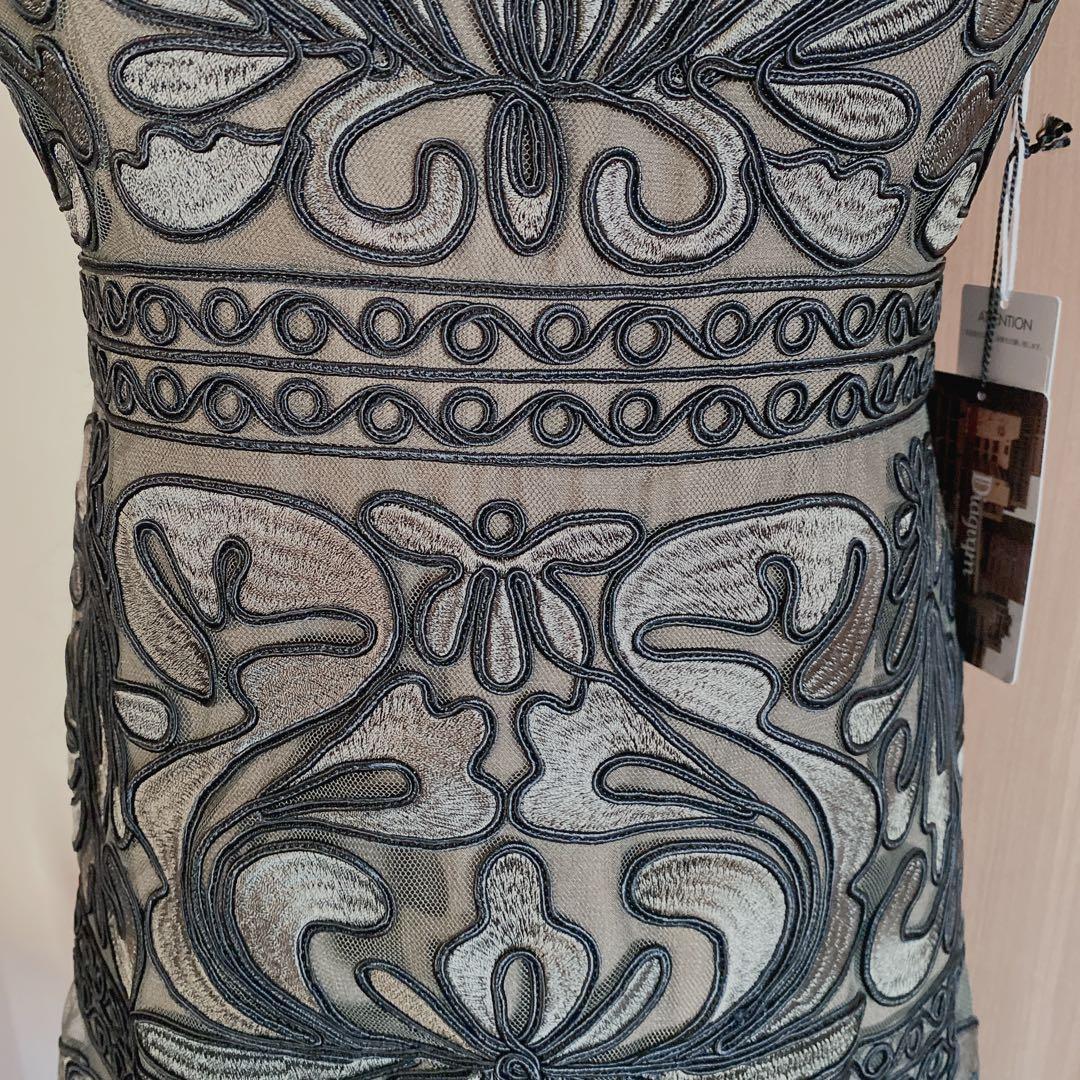 【新品】ダイアグラム コード刺繍フレアワンピース／カーキ