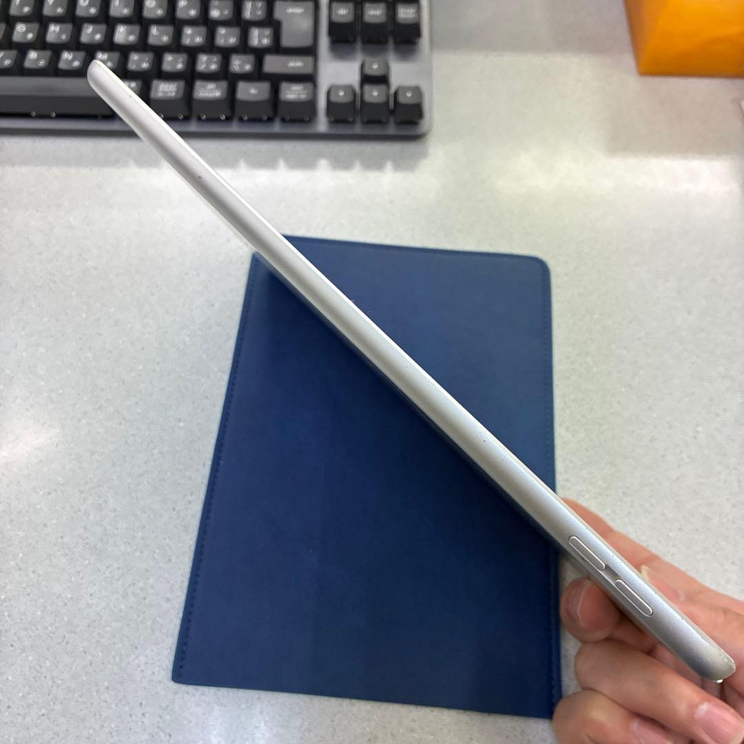 Apple iPad 8世代　シルバー