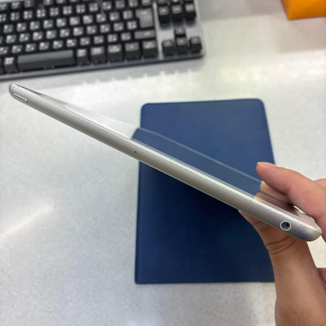 Apple iPad 8世代　シルバー