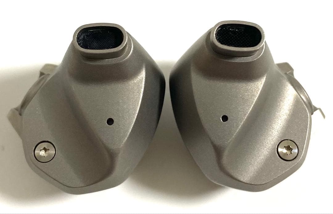 美品 MADOO 有線イヤホン Typ821 MDO-T821-TI マドゥー