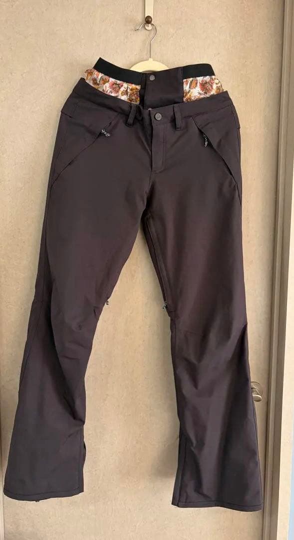 アキとコロ 専用　バートン　レディース　スノーボードパンツ Sサイズ