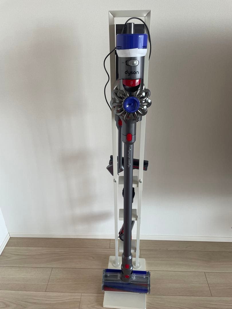 【送料込】Dyson V8 Fluffy＋ コードレス スティッククリーナー