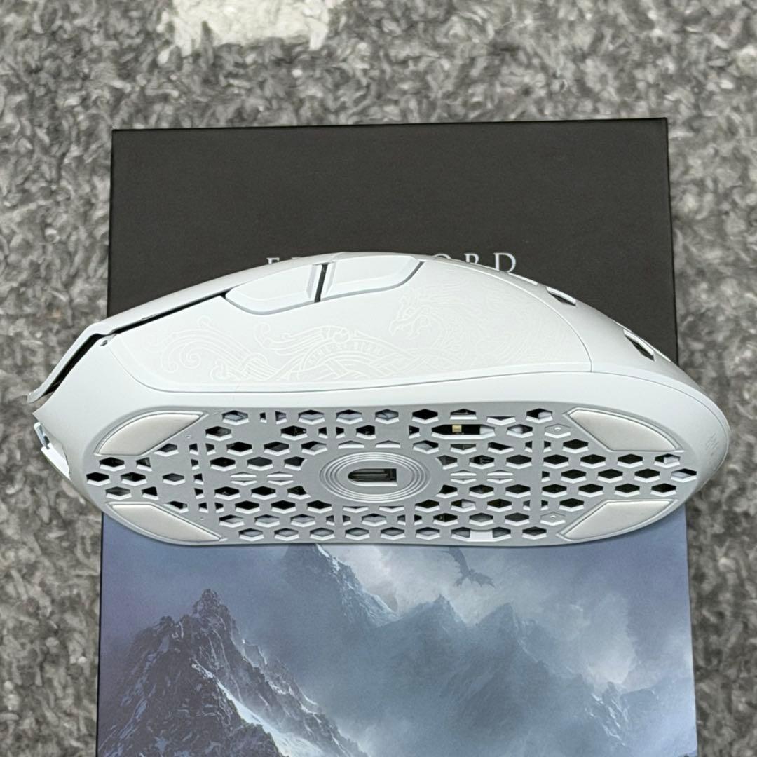 【開封のみ】Finalmouse ULX Frostlord Mサイズ