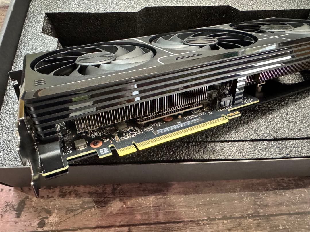 ASUS Radeon RX 9060 XT 16GB 使用期間２カ月