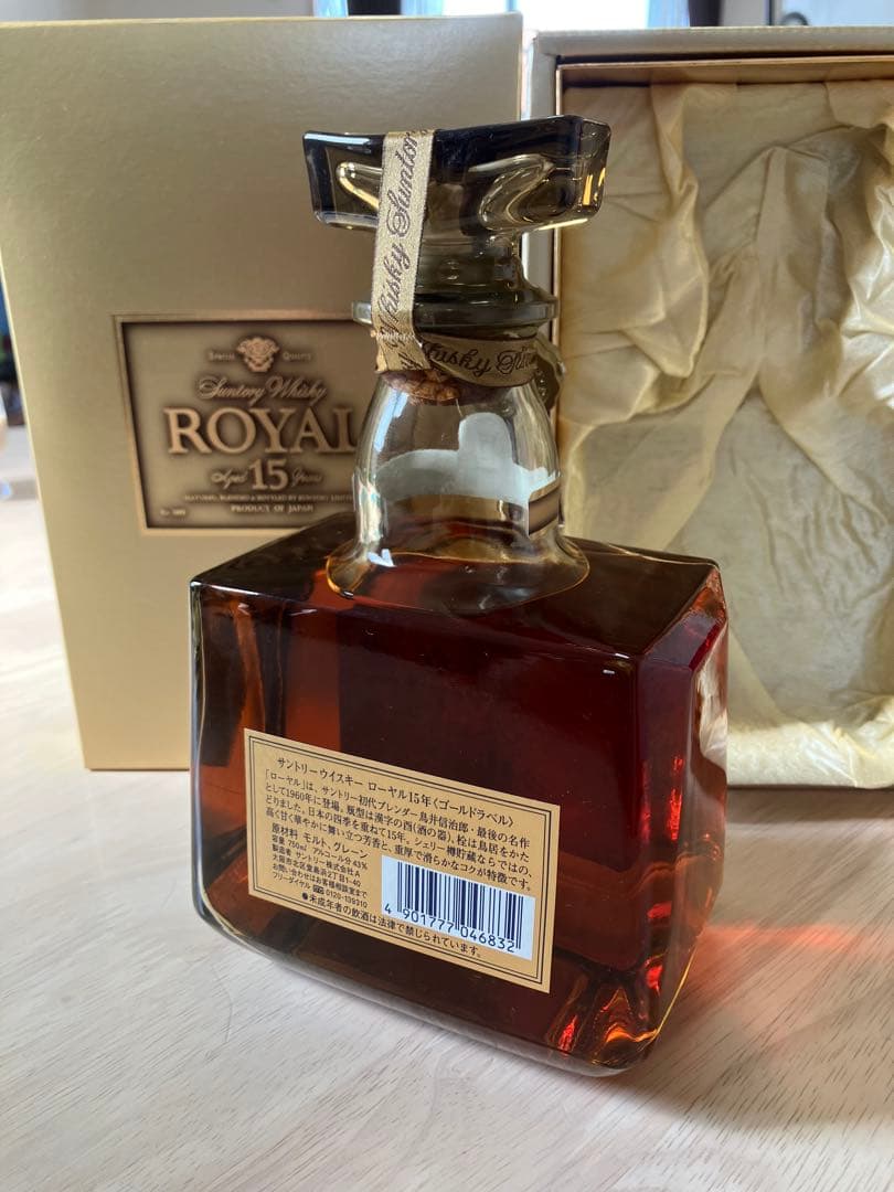 サントリー ウイスキー ローヤル 15年 ゴールドラベル（750ml）限定品
