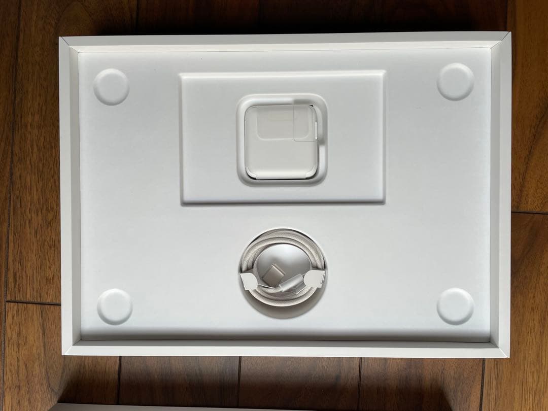 MacBook Air M2 13インチ　 スターライト　充放電8回