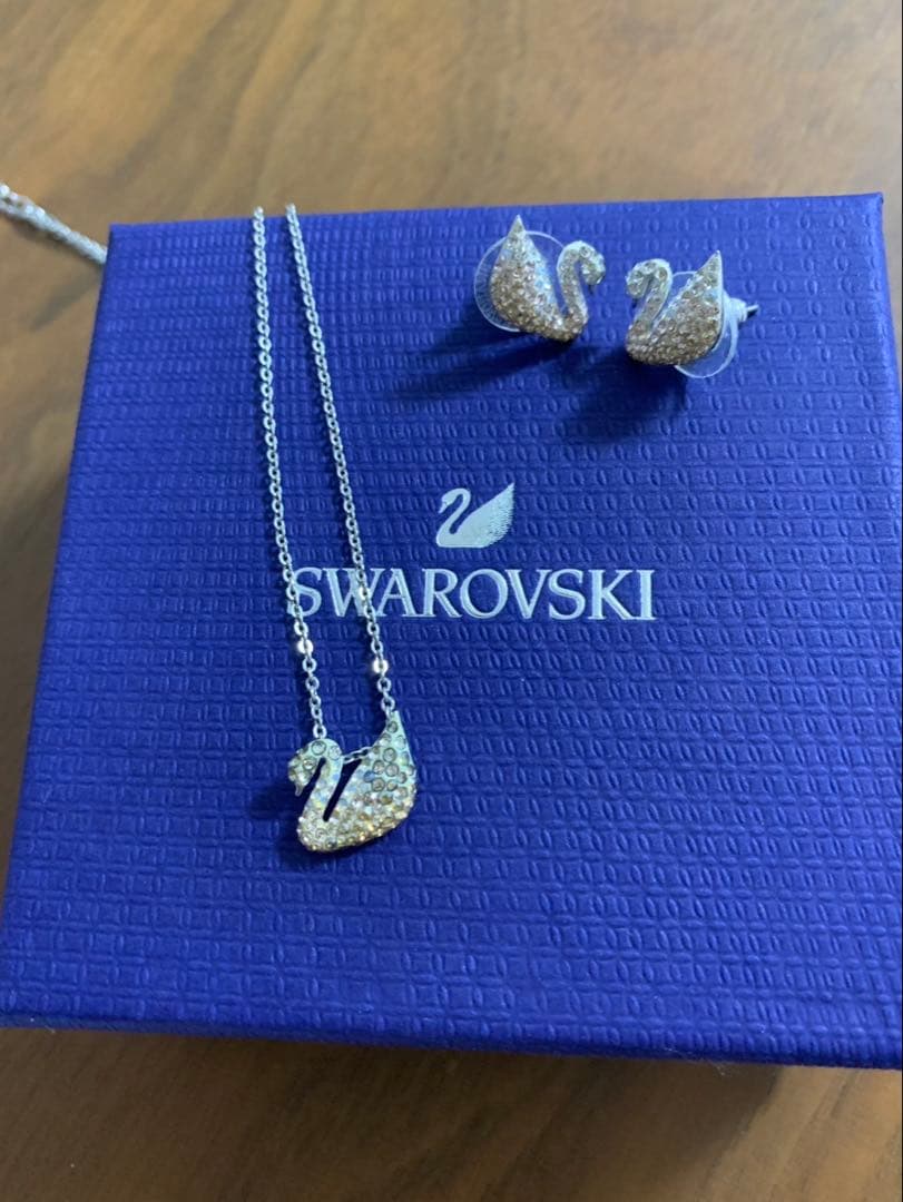 【SWAROVSKI】 ネックレス＆ピアス(箱あり)