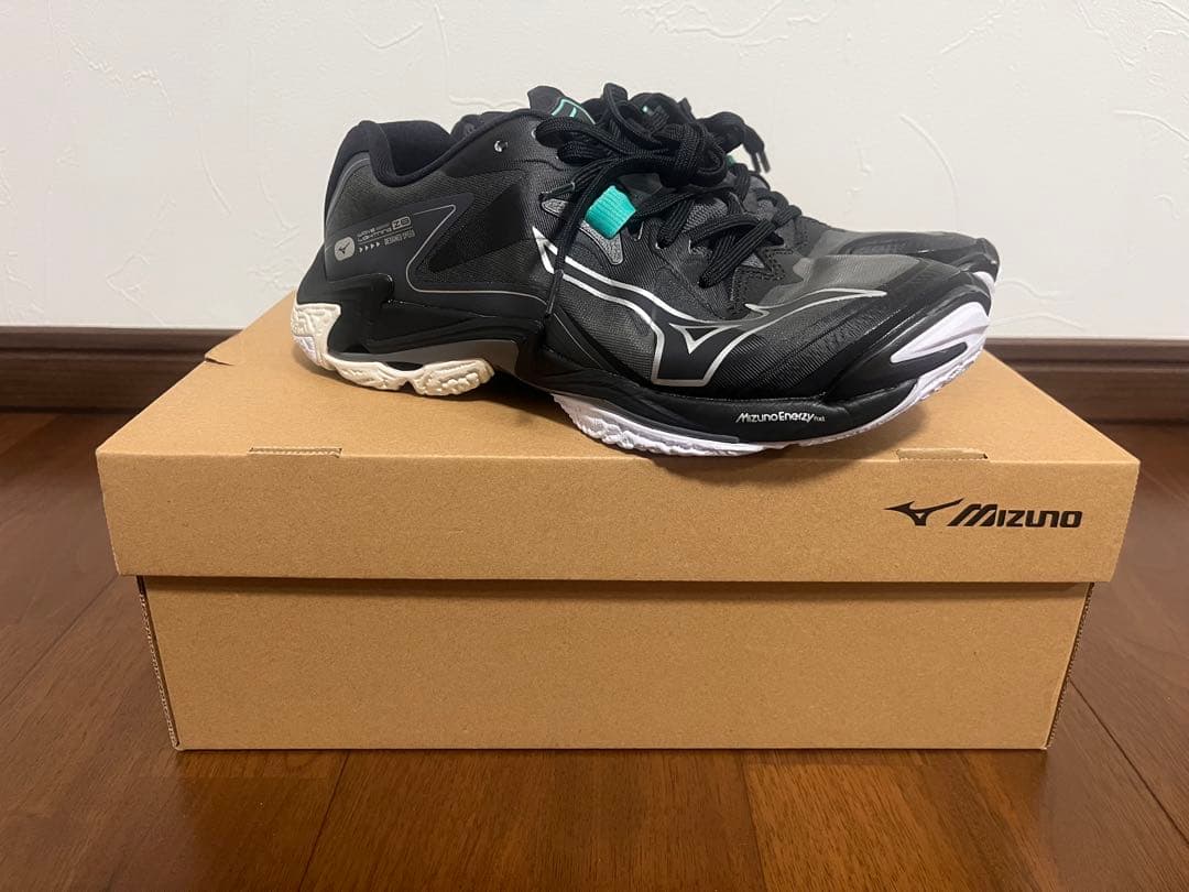 ミズノ　 ウエーブライトニング Z8 サイズ25