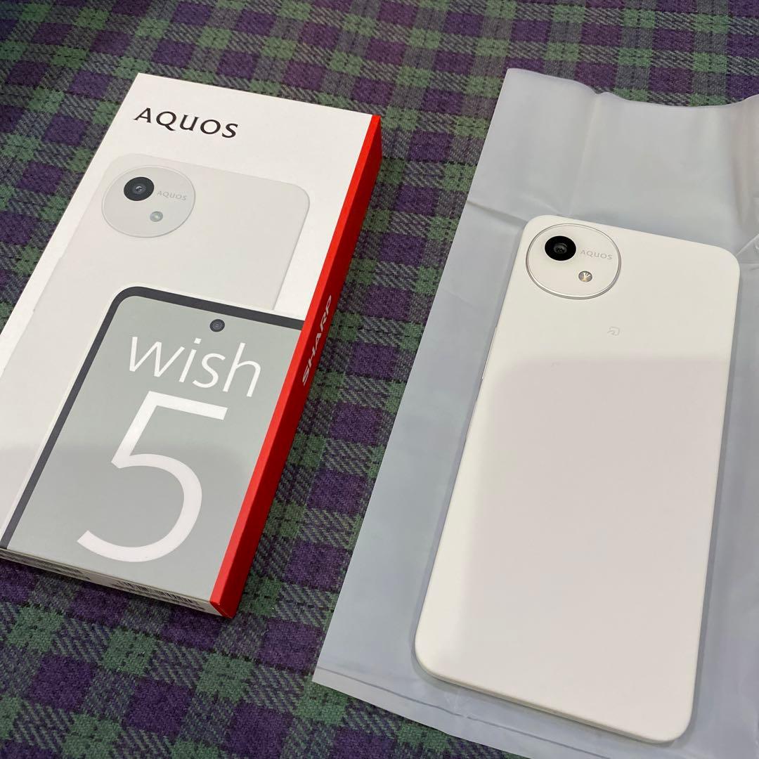 AQUOS wish 5 ホワイト 本体　docomo SH-52F