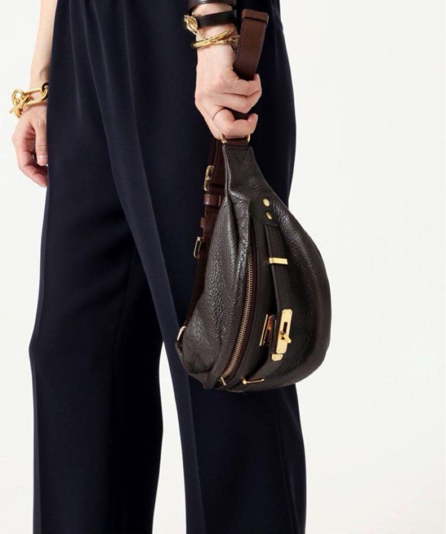 シータパランティカ　ダークブラウン ボディバッグ