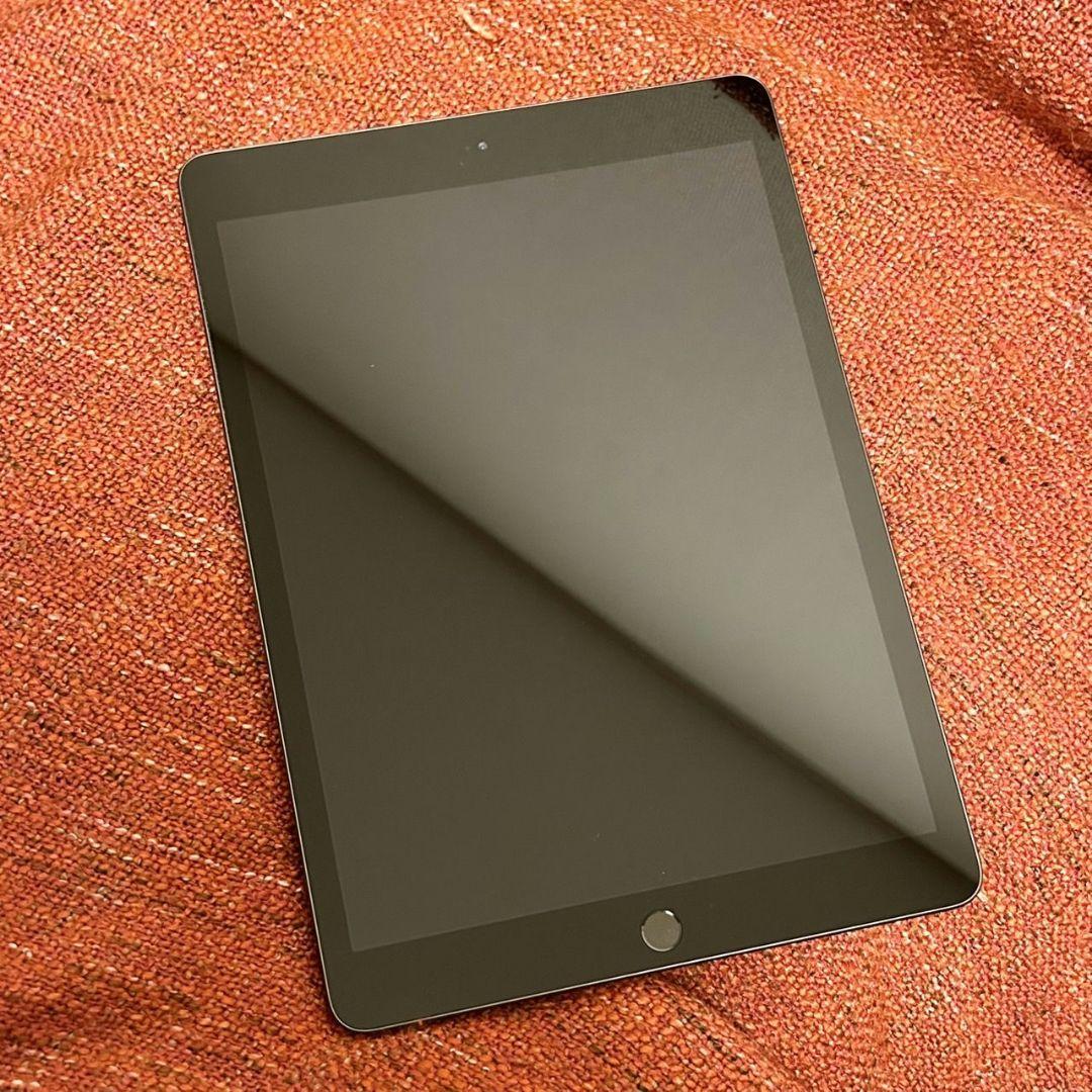 第8世代 128GB iPad8 本体 アイパッド