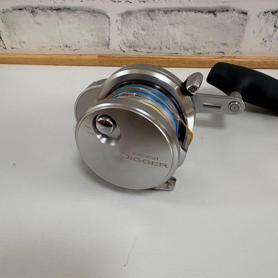 美品　シマノ　オシアジガー　2000NRPG　ベイトリール　右ハンドル