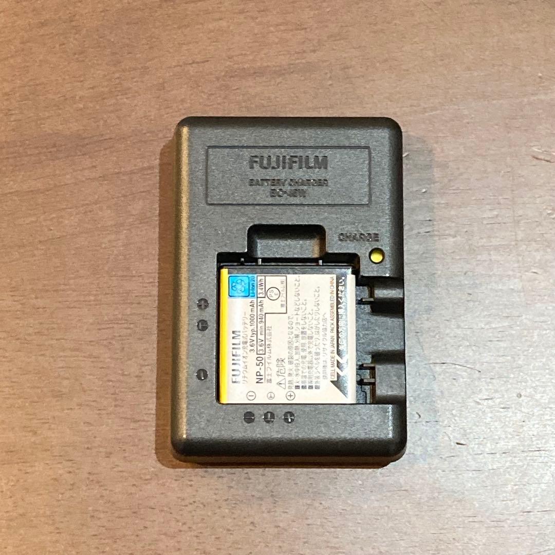 FUJIFILM FINEPIX F70EXR 富士フイルム デジタルカメラ