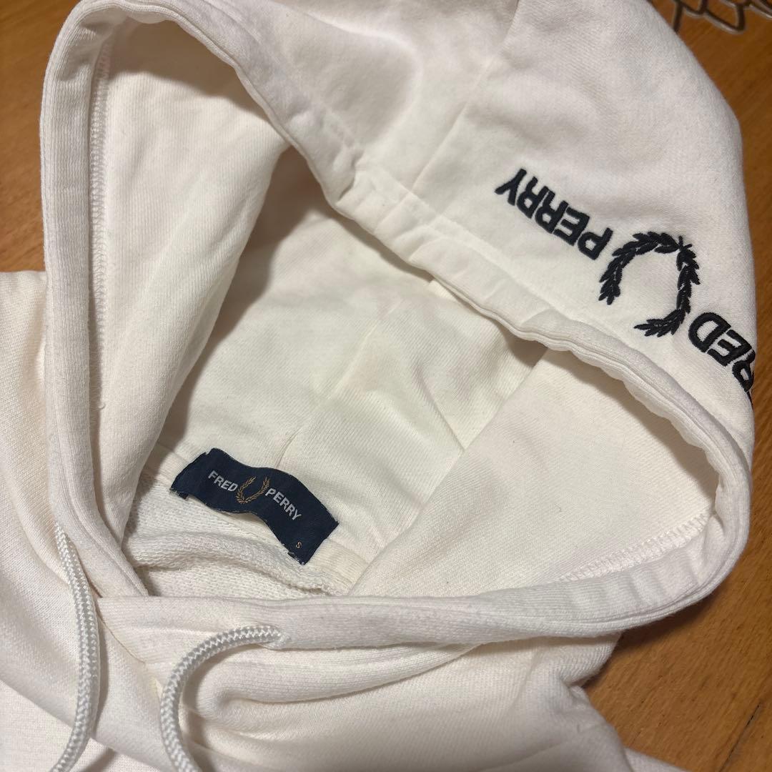 FRED PERRY 別注 フードロゴ刺繍スウェットパーカー レディース S