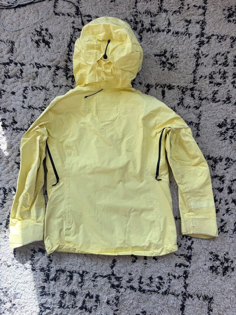 Burton [ak] サージェンス GORE-TEX ジャケットイエロー　M