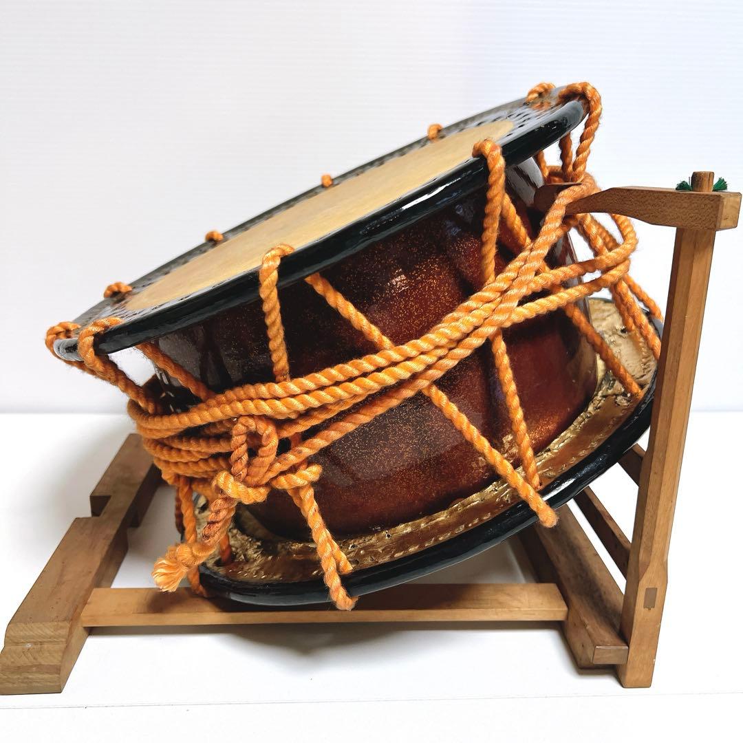 【美品・締め太鼓】　和太鼓 34.5cm×17cm 打楽器　和楽器　台座　金彩