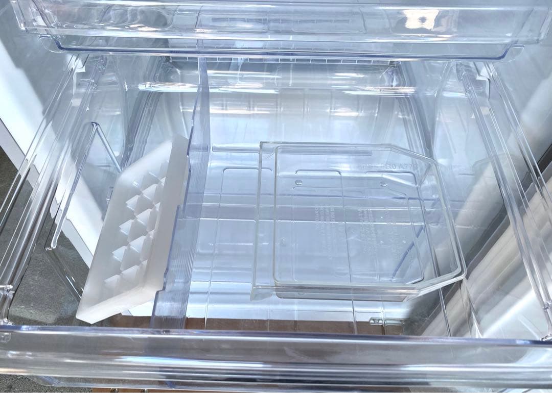 シャープ　ノンフロン冷凍冷蔵庫　SJ-C27E-S 2018年製　271L