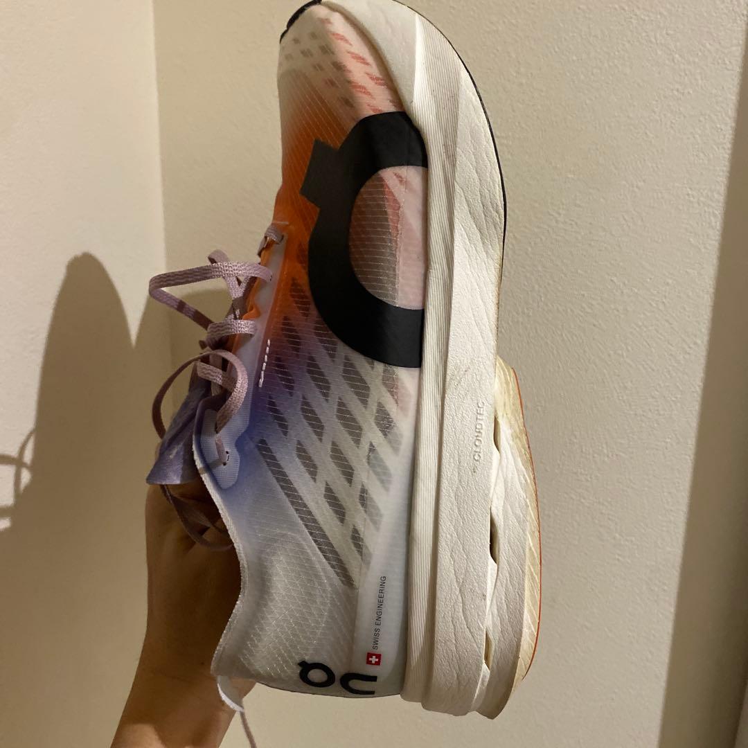 On Cloudboom Strikeオレンジ/パープル