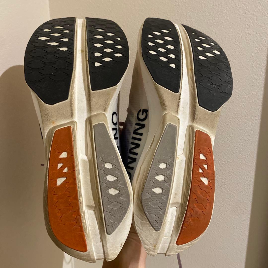 On Cloudboom Strikeオレンジ/パープル