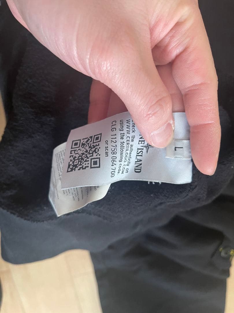 STONE  ブラック クルーネックスウェット