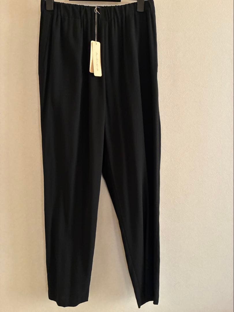 ヨーガンレール　2023未使用テーパードパンツＬサイズ