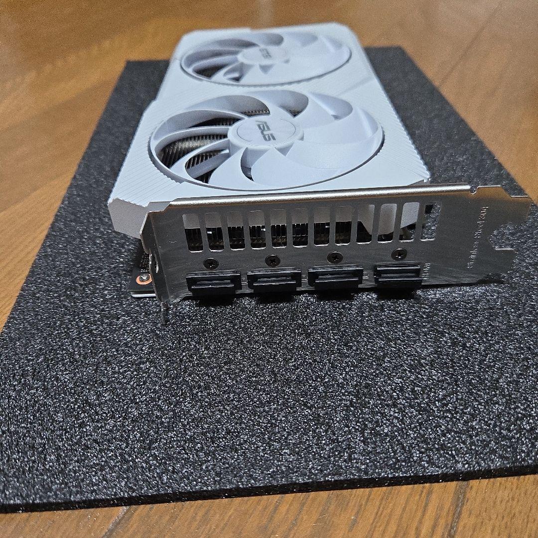 グラフィックボード・グラボ・ビデオカード ASUS Dual GeForce RTX3060 White OC 8GB