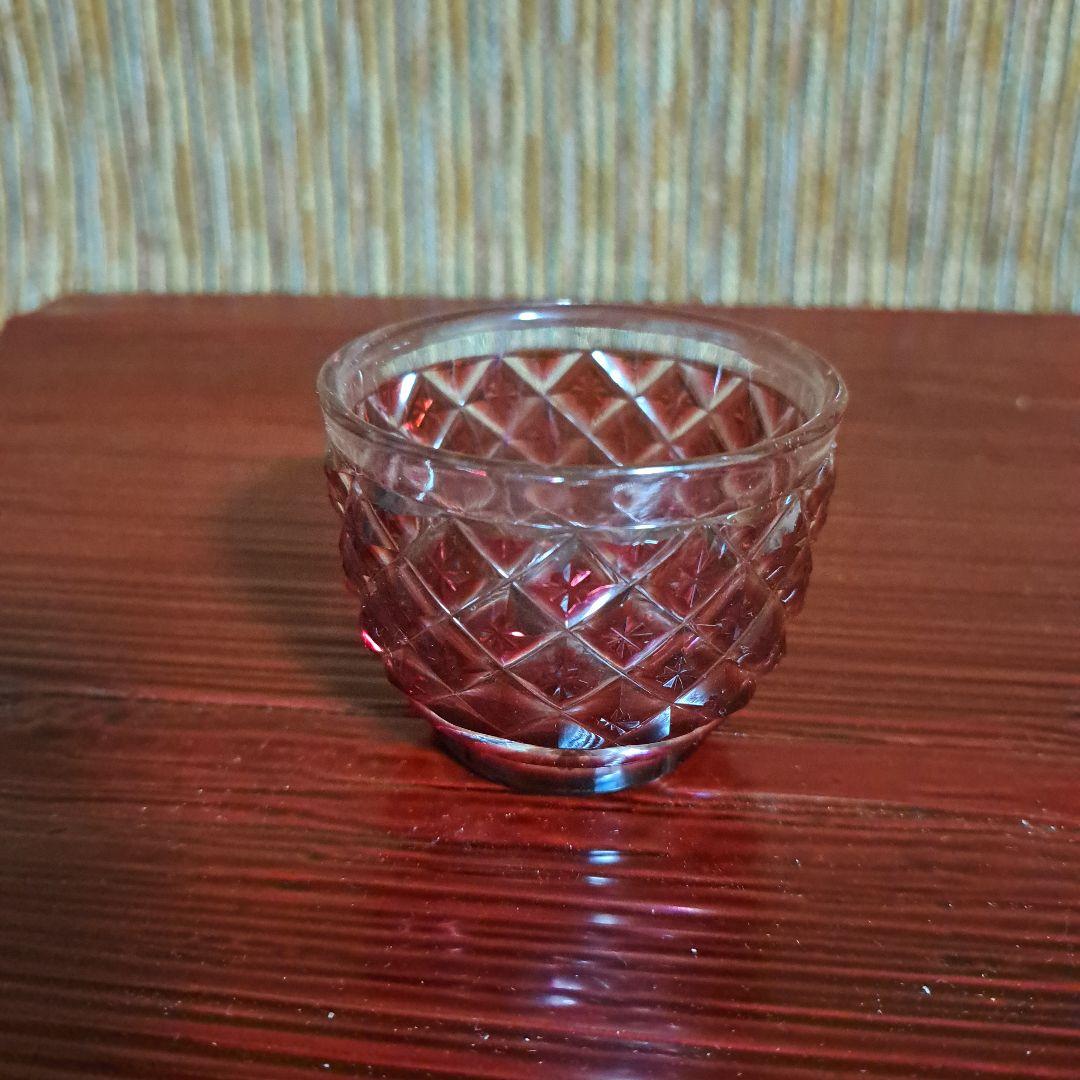 薩摩切子　赤いカットガラスの盃です。
