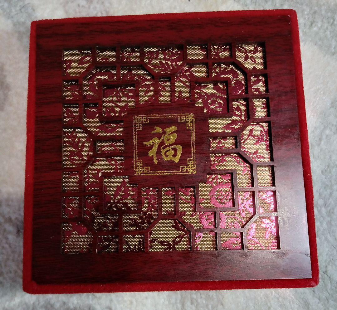 翡翠 緑色のバングル ケース付 中古