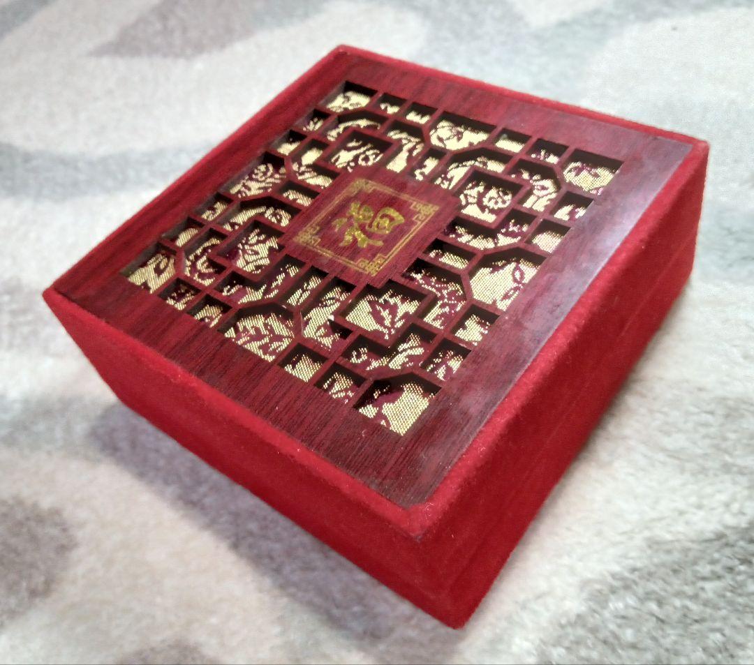 翡翠 緑色のバングル ケース付 中古