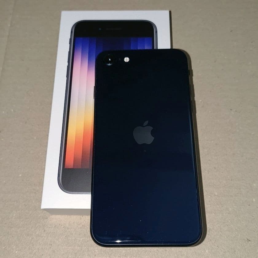 iPhone SE3 64GB SIMフリー おまけ4点