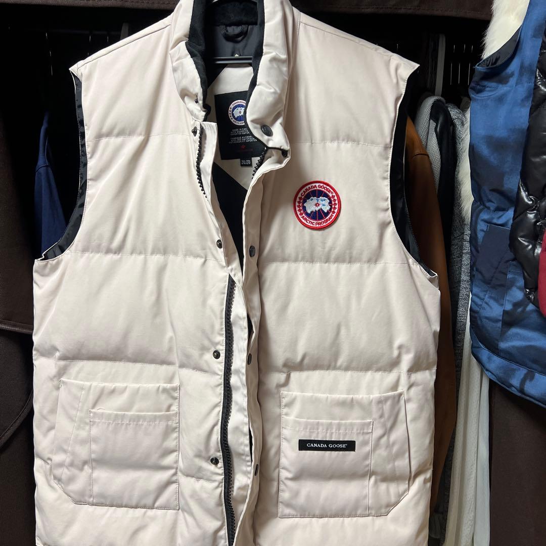 美品　  ホワイト ダウンベスト