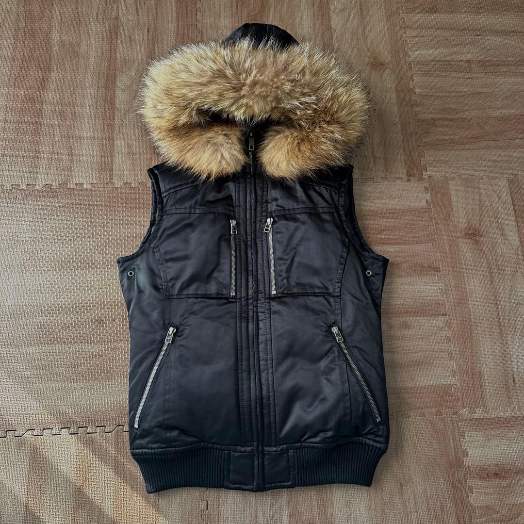 5351 Pour Les Hommes ダウンベスト　ラクーンファー　フード黒