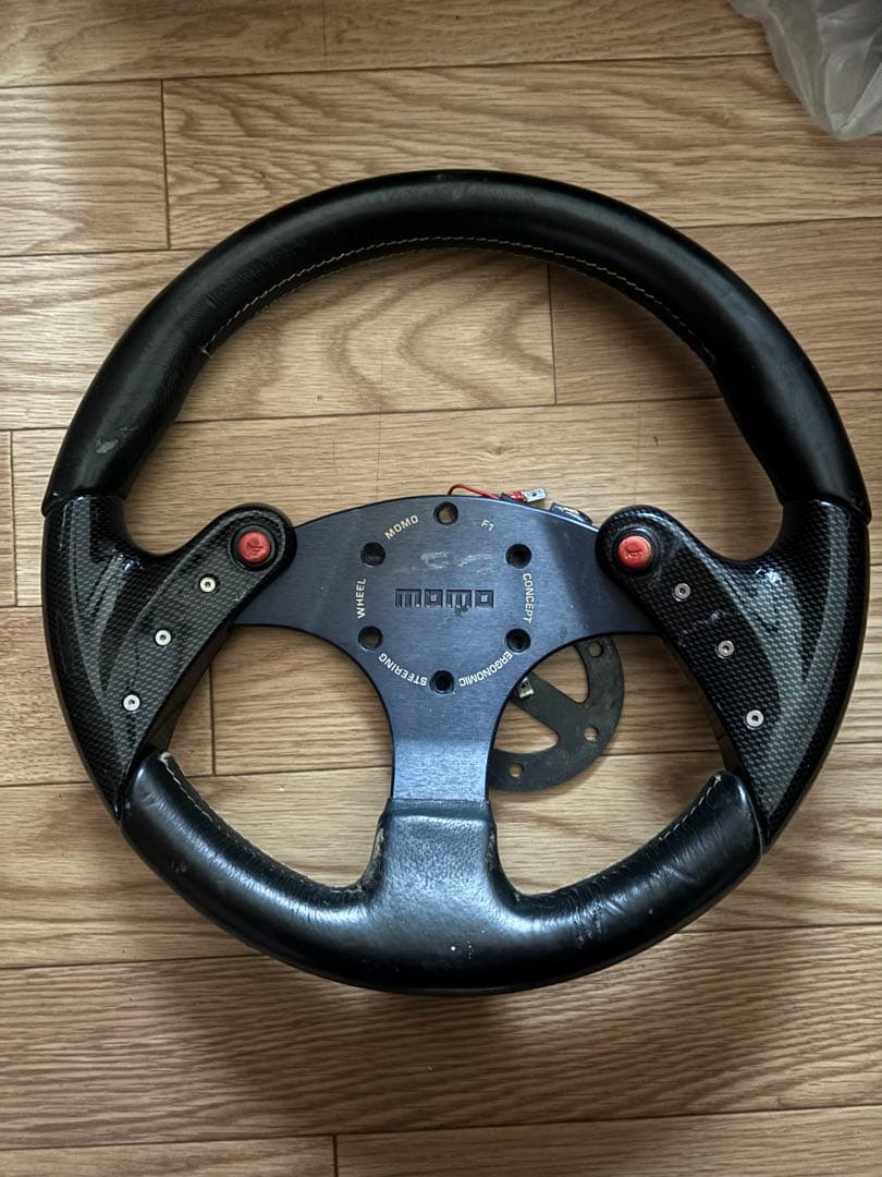 MOMO ステアリング スパイダー
