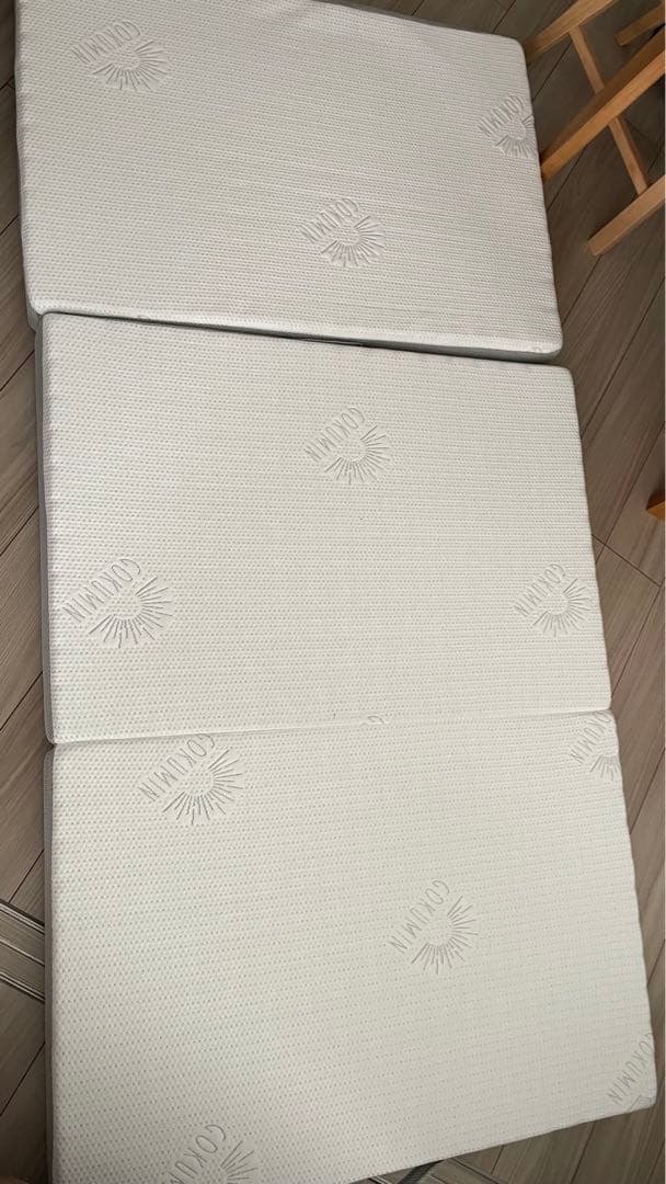 美品　gokumin 三つ折りシングルマットレス　ホワイト　定価18998円
