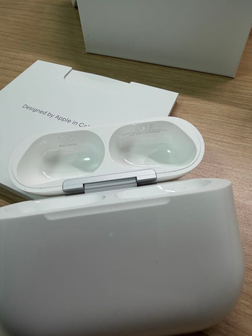 ニ*カ様 AirPodsPro3 充電ケース