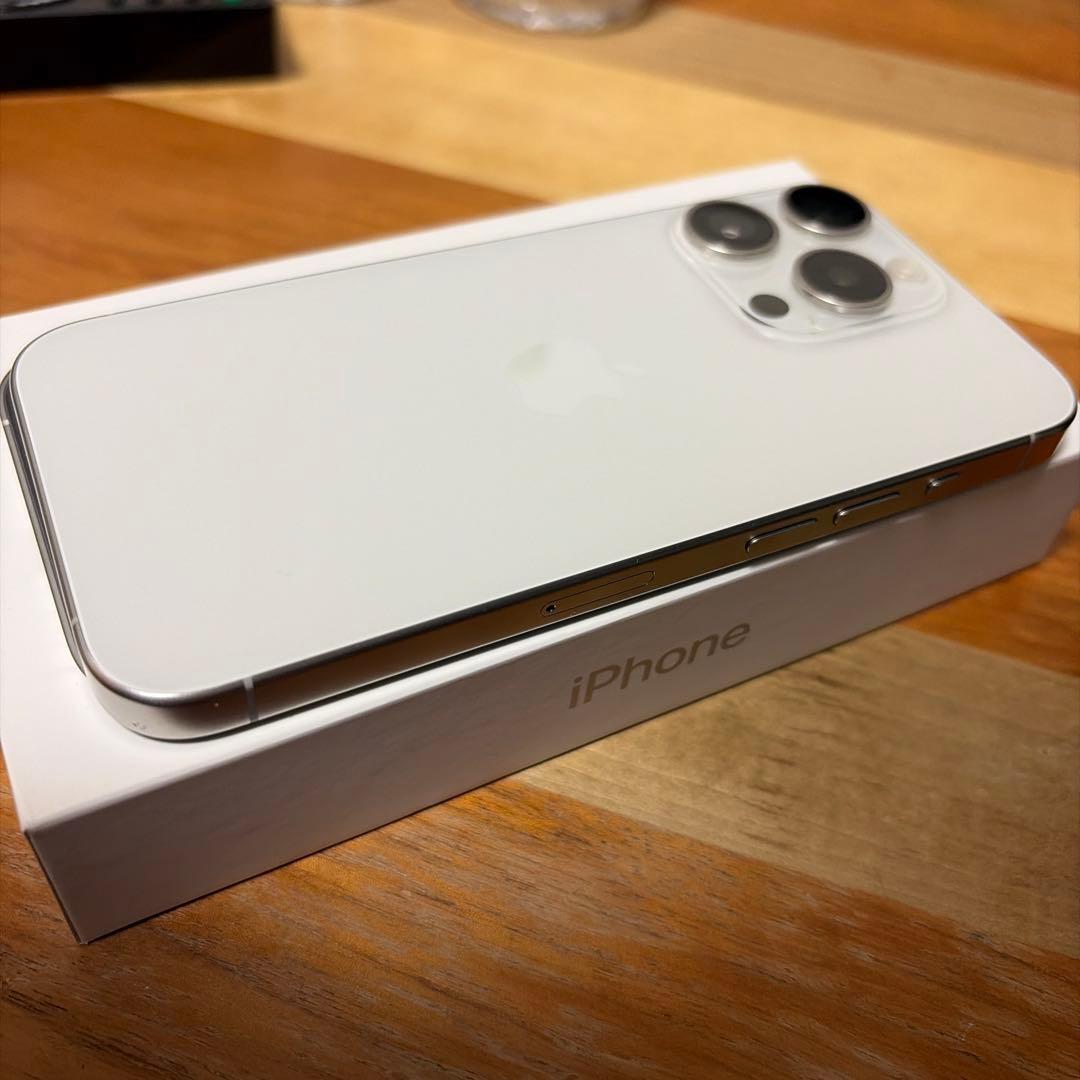 iPhone 15Pro ホワイトチタニウム　128GB