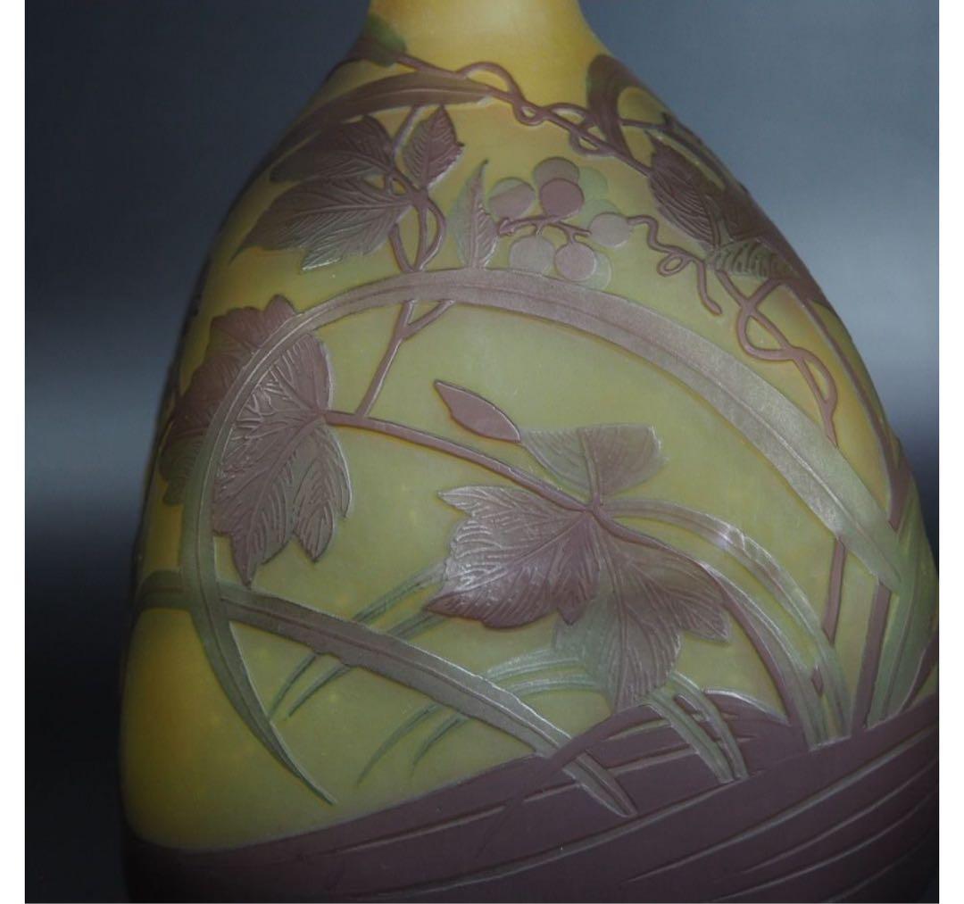 送料無料 時代物　被せガラス蔦葛文扁壺　花文花瓶　高さ23.5ｃｍ　共箱