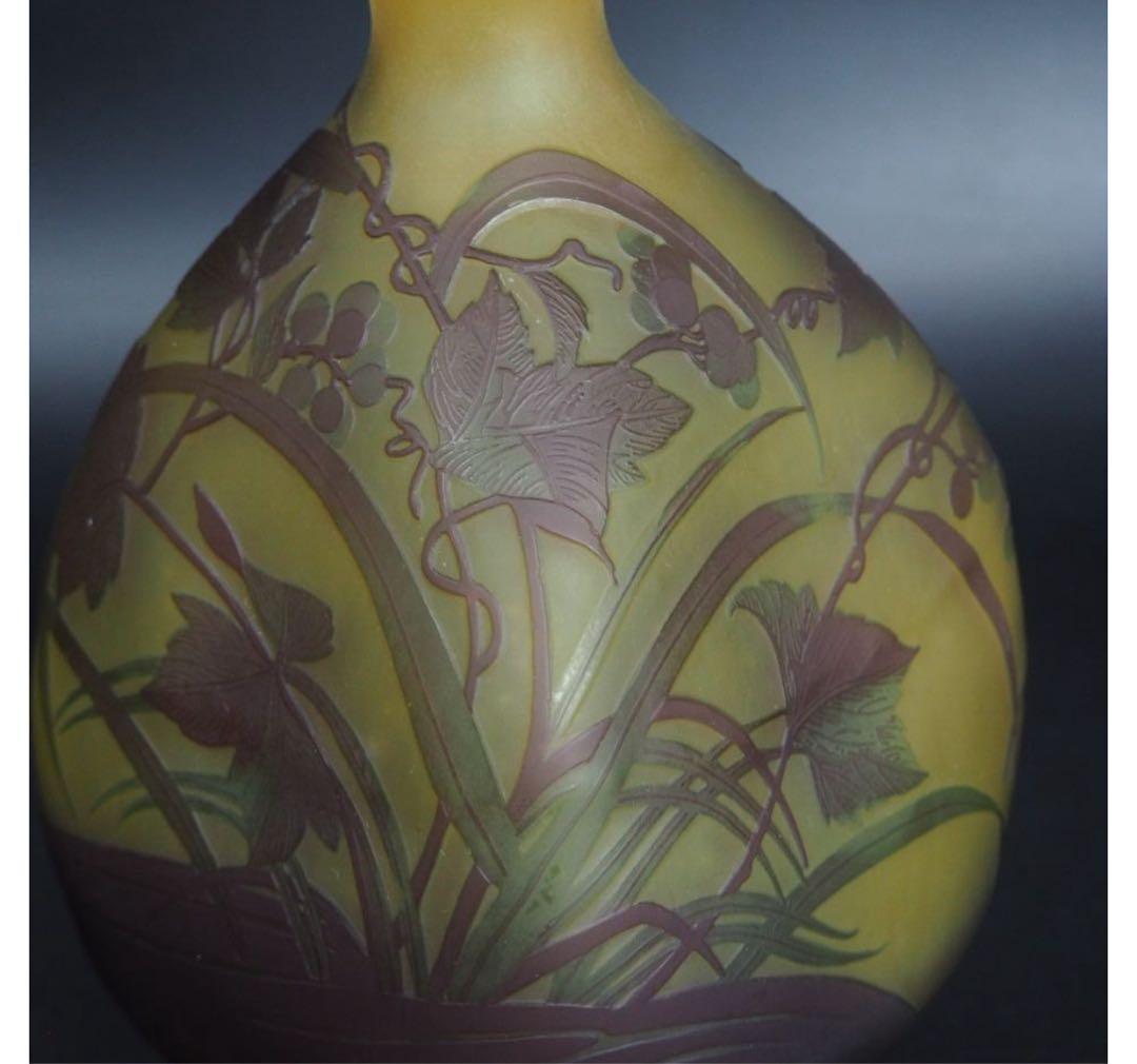 送料無料 時代物　被せガラス蔦葛文扁壺　花文花瓶　高さ23.5ｃｍ　共箱