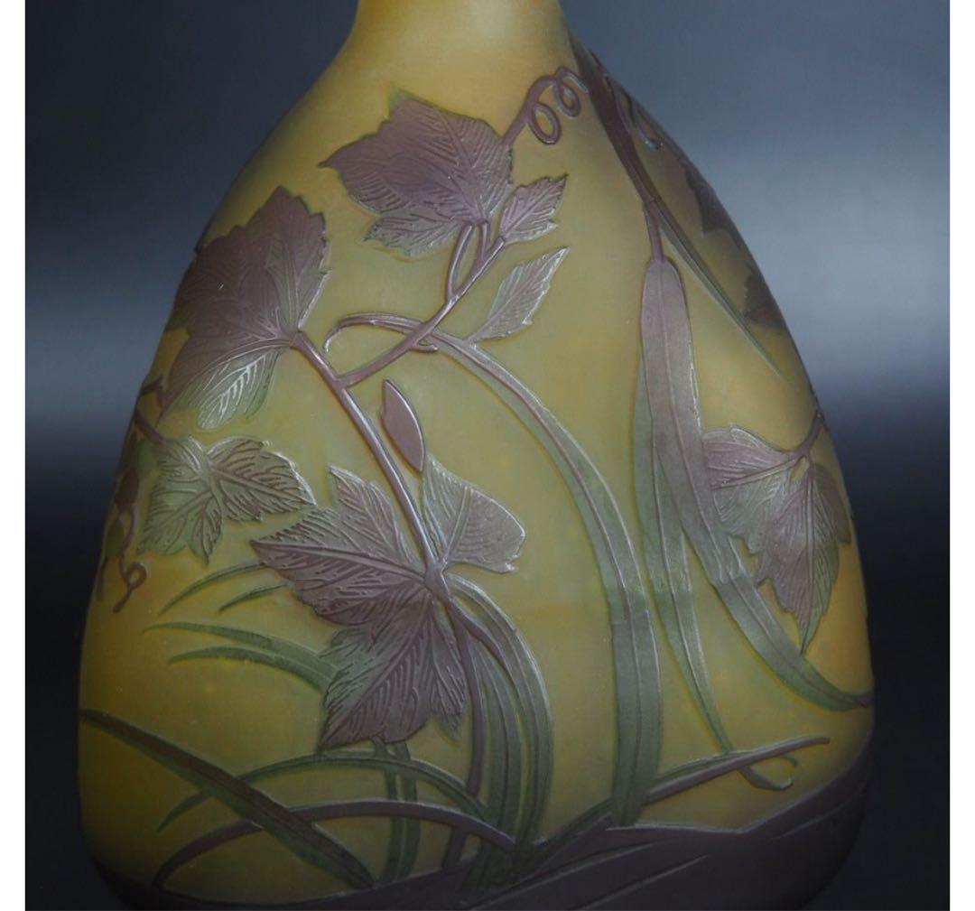 送料無料 時代物　被せガラス蔦葛文扁壺　花文花瓶　高さ23.5ｃｍ　共箱