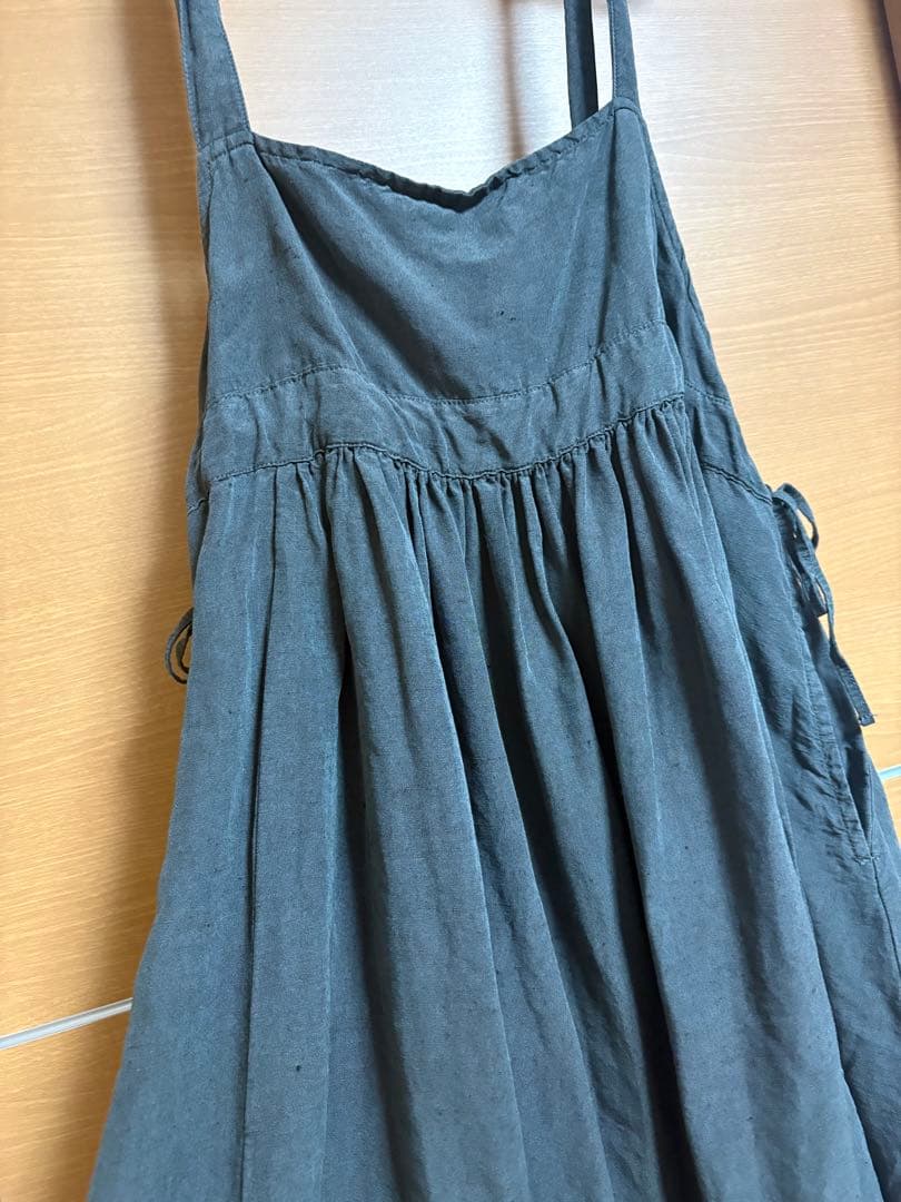 ネストローブ　シルクリネンエプロンワンピース　インクブラック